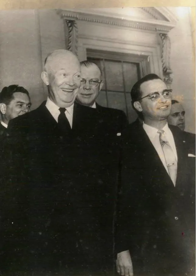 Fotografía histórica del archivo del despacho